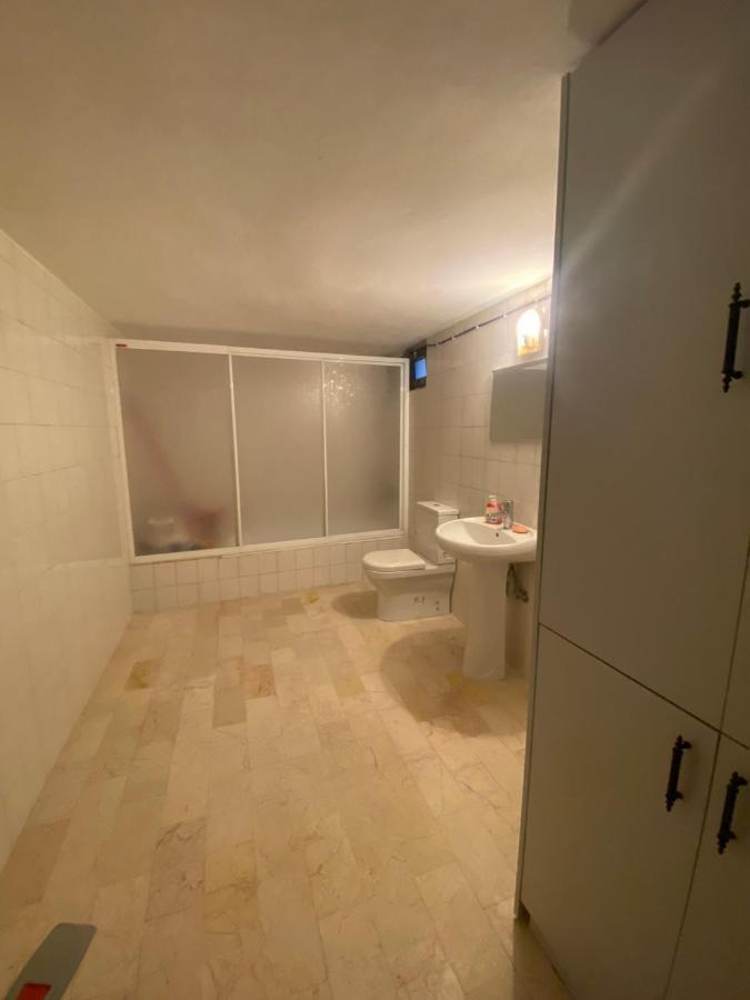Faraclar Gazde/Camere de închiriat *